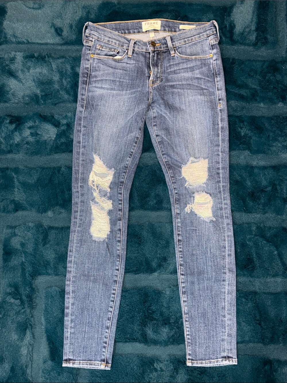 Frame Denim Distressed Skinny Jeans - Medium Blue